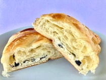 リベイクしたら美味しかった！味のバランスがいい！【ローソン】クッキークリームが入ったクロワッサン