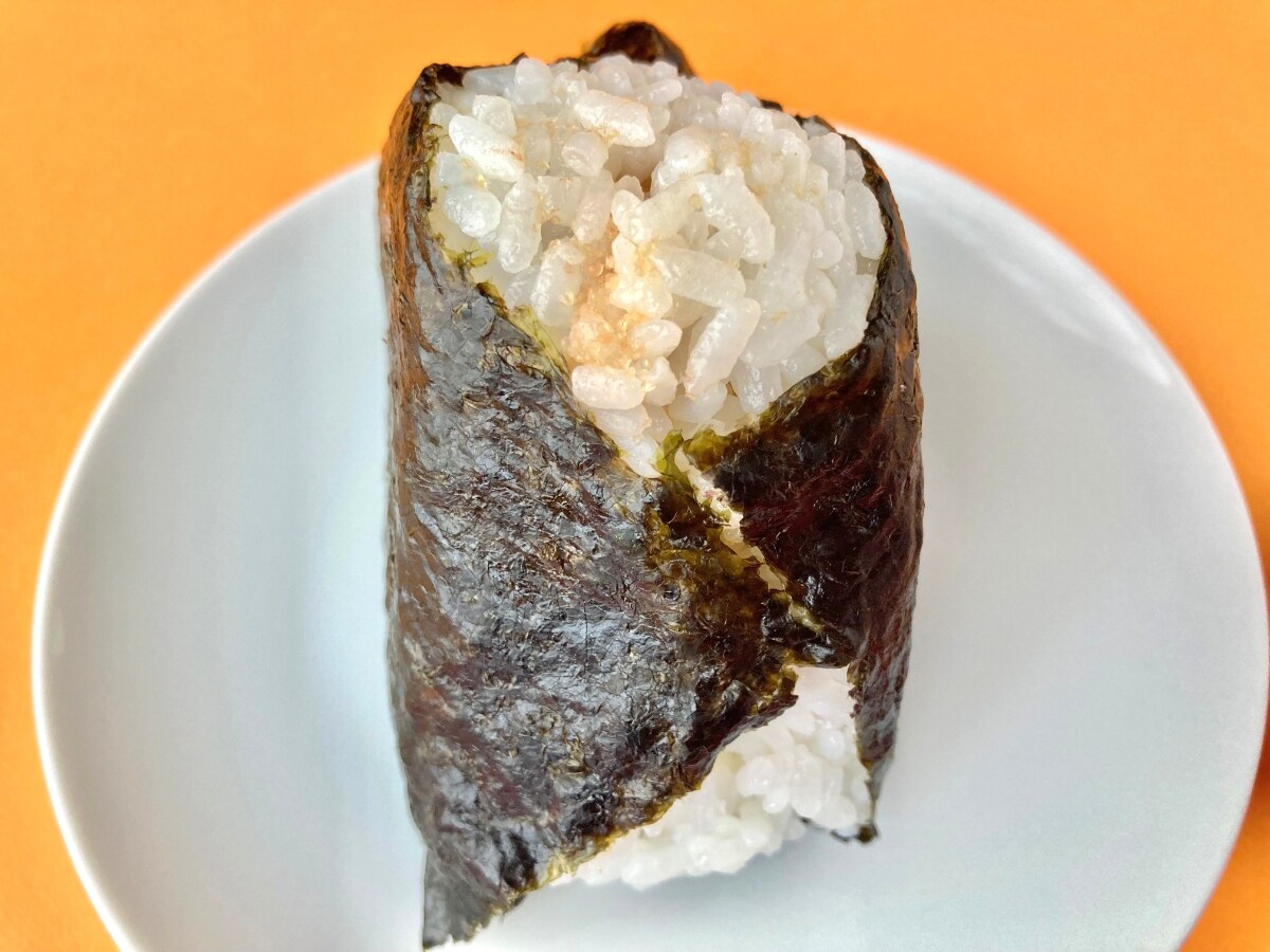 「おいしーーー！！」「具がたっぷり！！」【ファミマ】ぼんご監修のおむすび