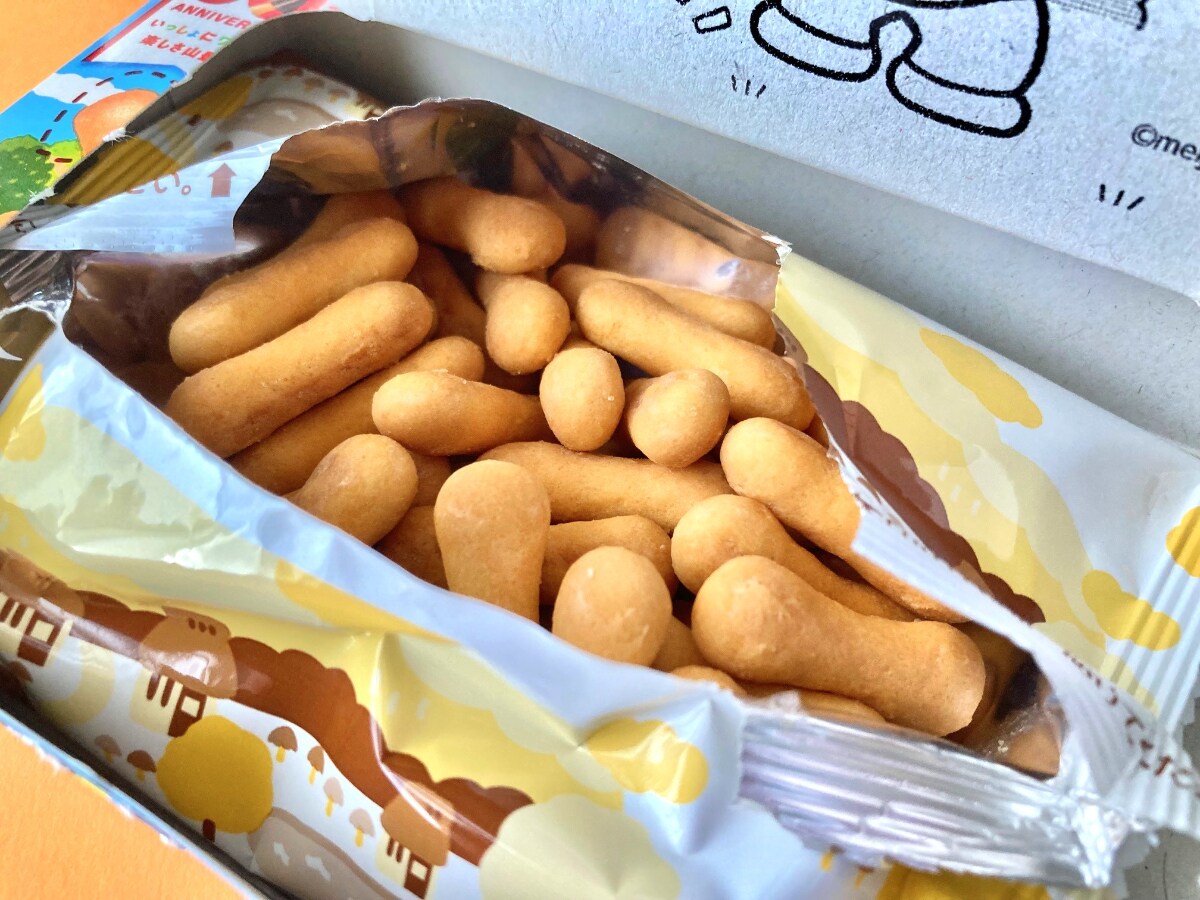 2606 販売終了品　10箱　50年　きのこの山のジク　カール味 きのこの山50周年で“カール味”登場 これは酒のアテにも最強