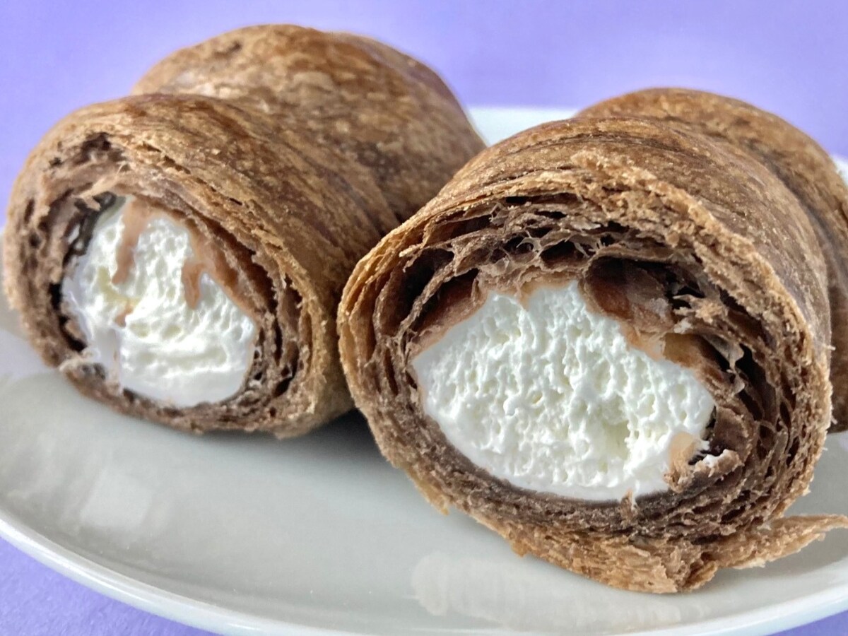 「ホイップがたっぷりで美味しい！！」【ファミマ】冷やして食べる新感覚のコロネ