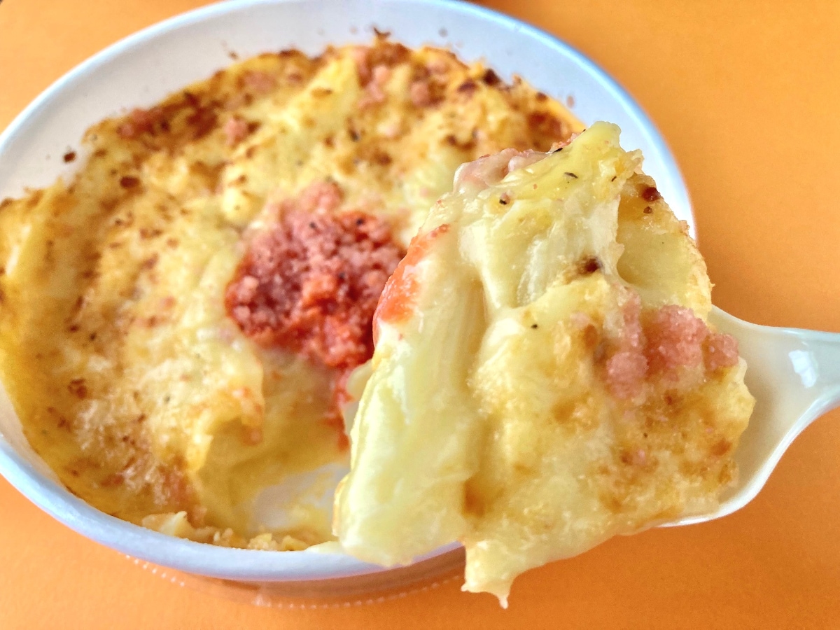 明太やカルボ感は微妙!?普通に美味しい!?【ファミマ】魅力的な組み合わせのグラタン