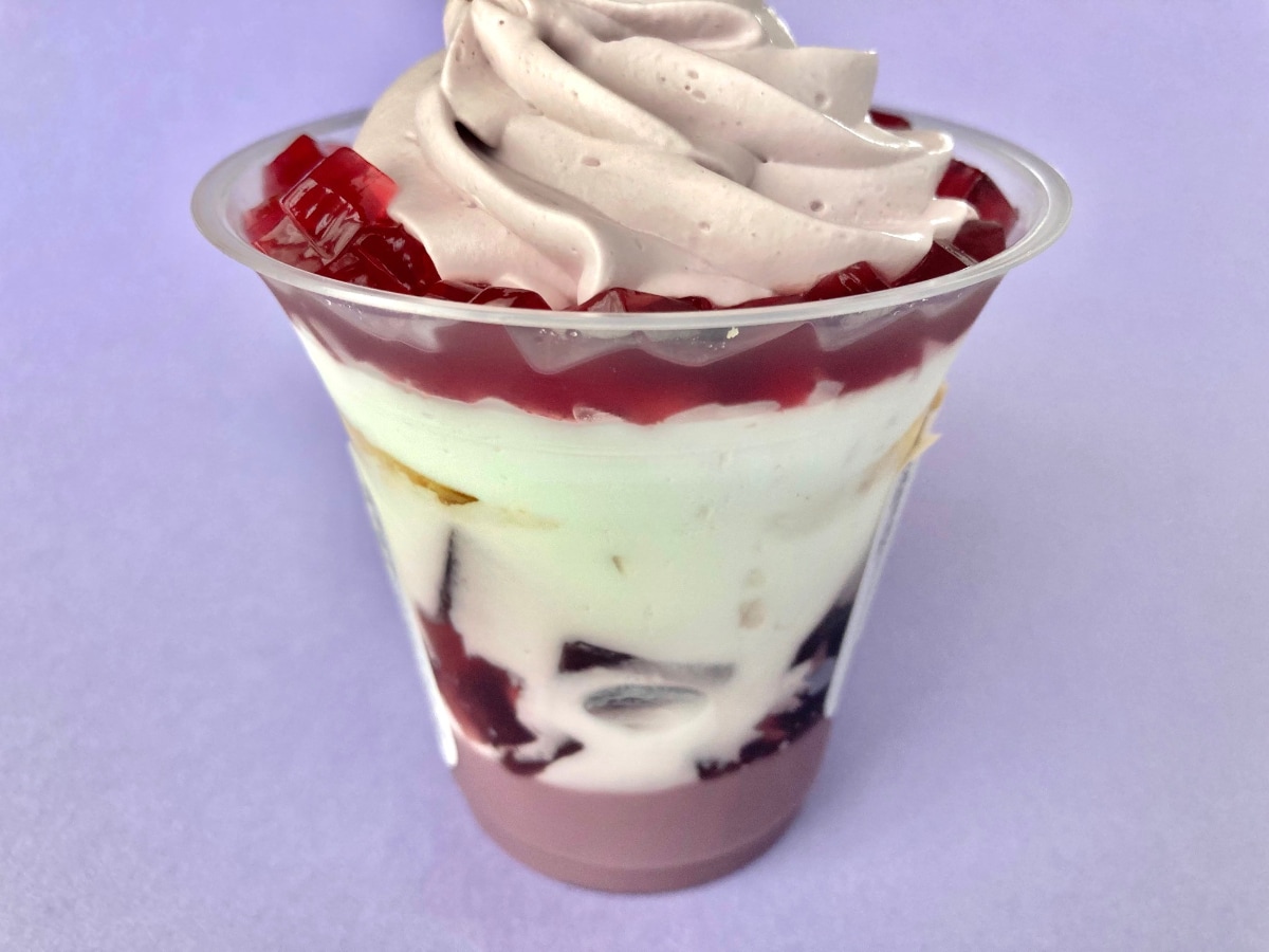 安定の美味しさ!大容量に満足!【ファミマ】ぶどうのパフェがウマすぎ!