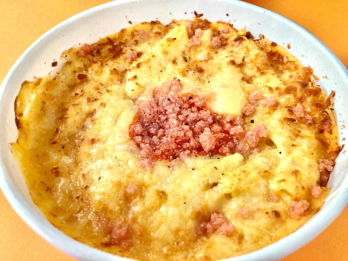 明太やカルボ感は微妙!?普通に美味しい!?【ファミマ】魅力的な組み合わせのグラタン