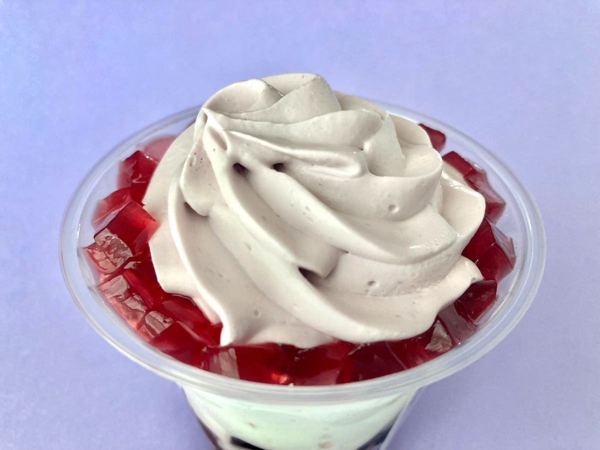 安定の美味しさ!大容量に満足!【ファミマ】ぶどうのパフェがウマすぎ!