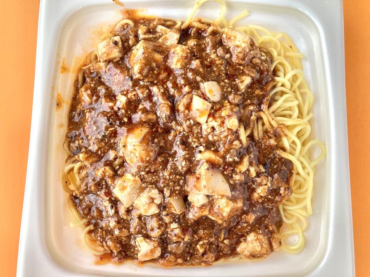 復活に大歓喜!ボリュームがヤバい!!【ファミマ】300gの麺が入っている麻婆焼そば