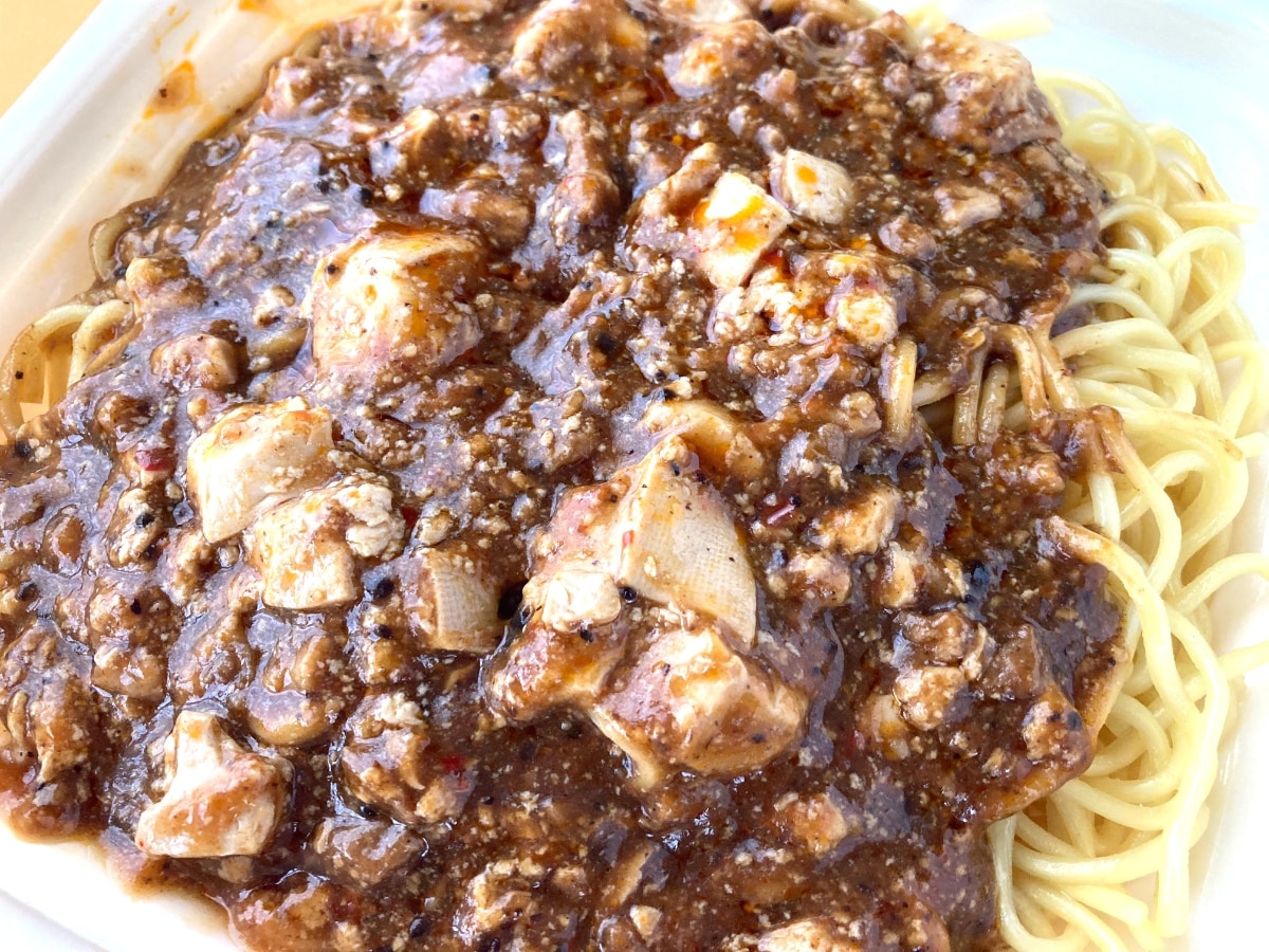 復活に大歓喜!ボリュームがヤバい!!【ファミマ】300gの麺が入っている麻婆焼そば