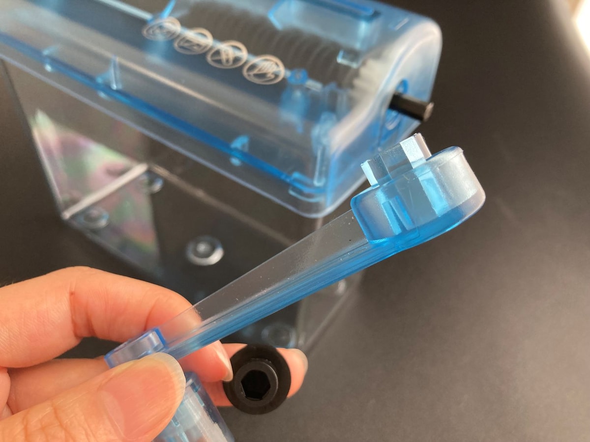 【ダイソー】もっと早く知りたかった…シュレッダーが想像以上に使える!