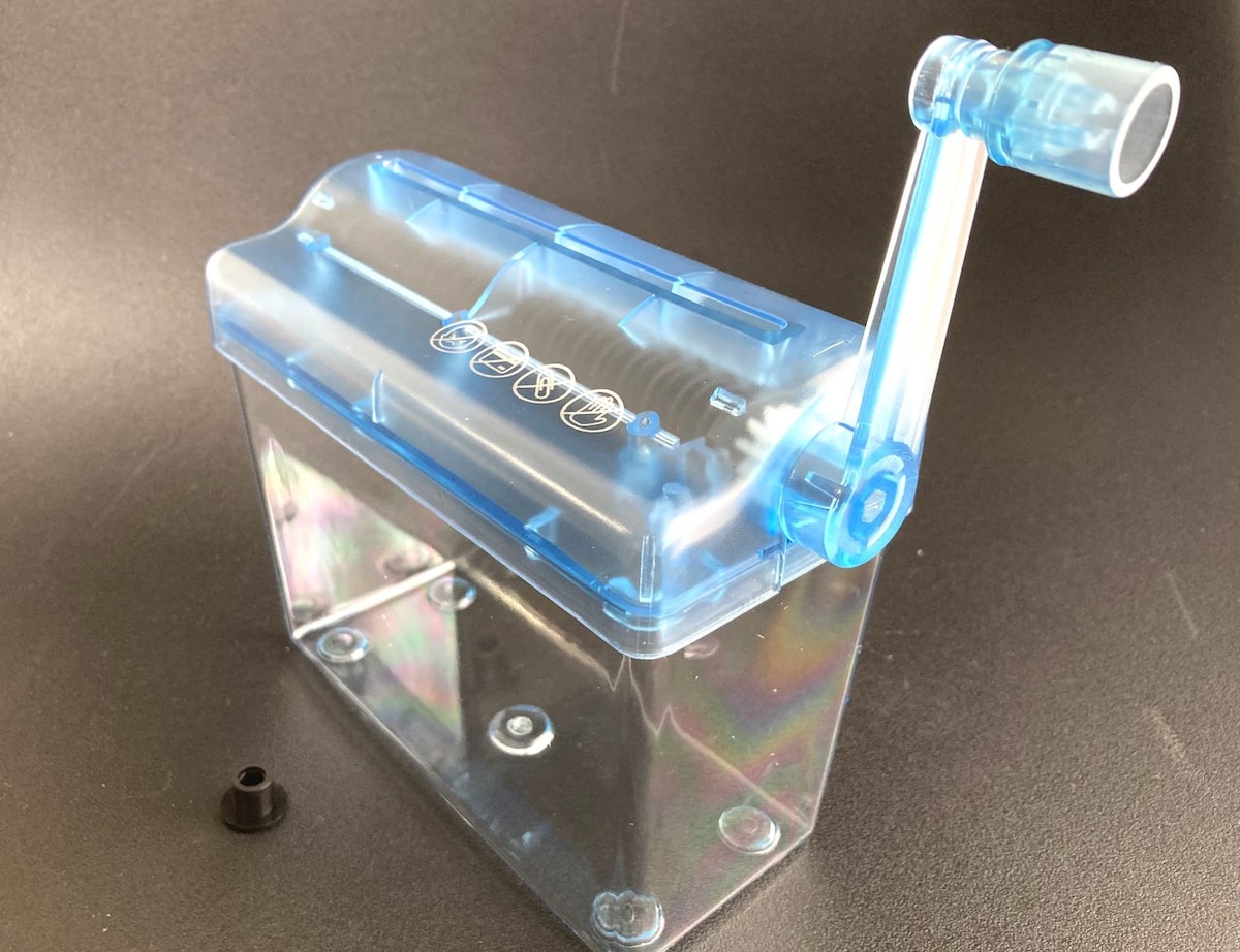 【ダイソー】もっと早く知りたかった…シュレッダーが想像以上に使える!