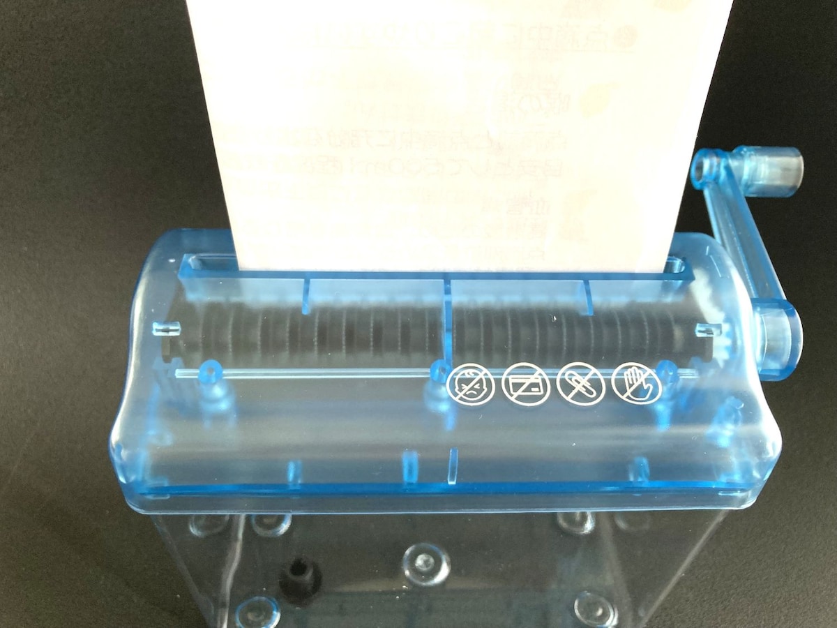 【ダイソー】もっと早く知りたかった…シュレッダーが想像以上に使える!