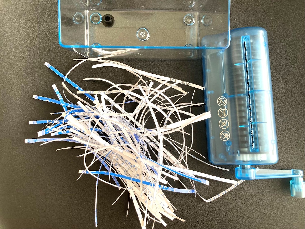 【ダイソー】もっと早く知りたかった…シュレッダーが想像以上に使える!