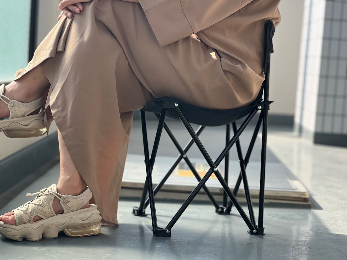 【ダイソーの名品】500円折りたたみ椅子が最高だった！1万円の商品と比較も