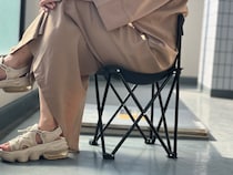 【ダイソーの名品】500円折りたたみ椅子が最高だった！1万円の商品と比較も