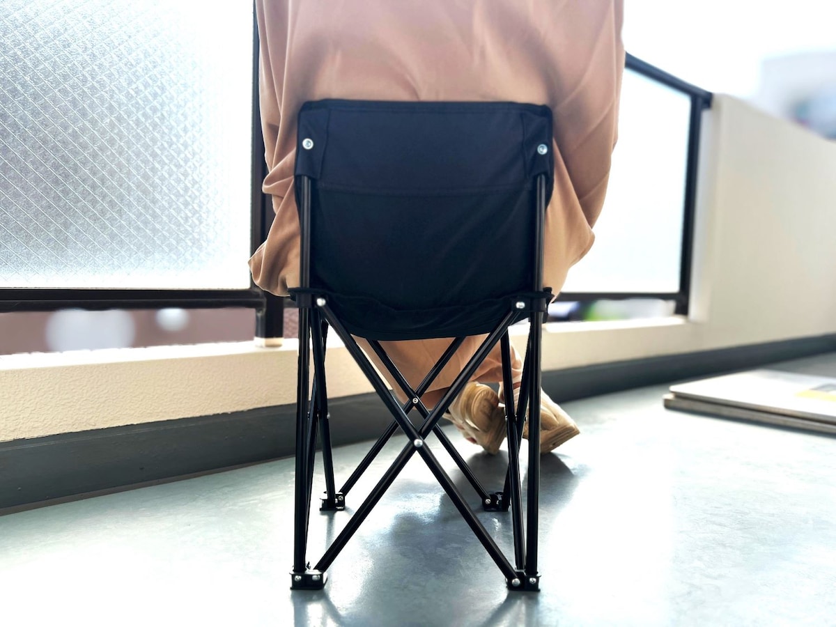 【ダイソーの名品】500円折りたたみ椅子が最高だった！1万円の商品と比較も