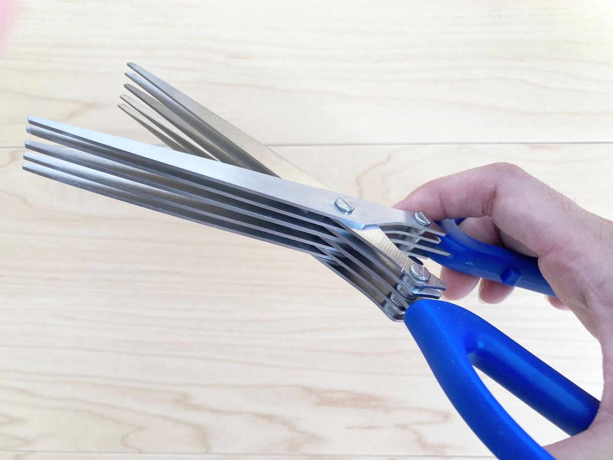 【ダイソー】もっと早く知りたかった…シュレッダーが想像以上に使える!