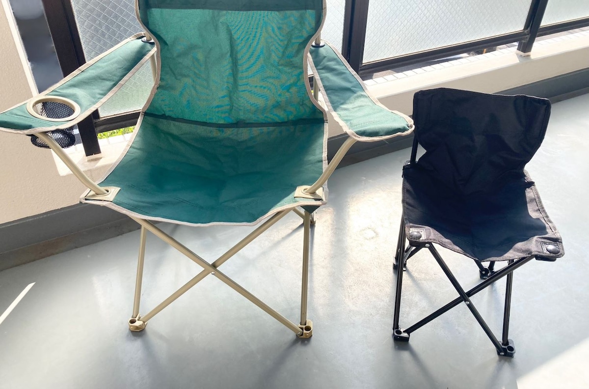 【ダイソーの名品】500円折りたたみ椅子が最高だった！1万円の商品と比較も