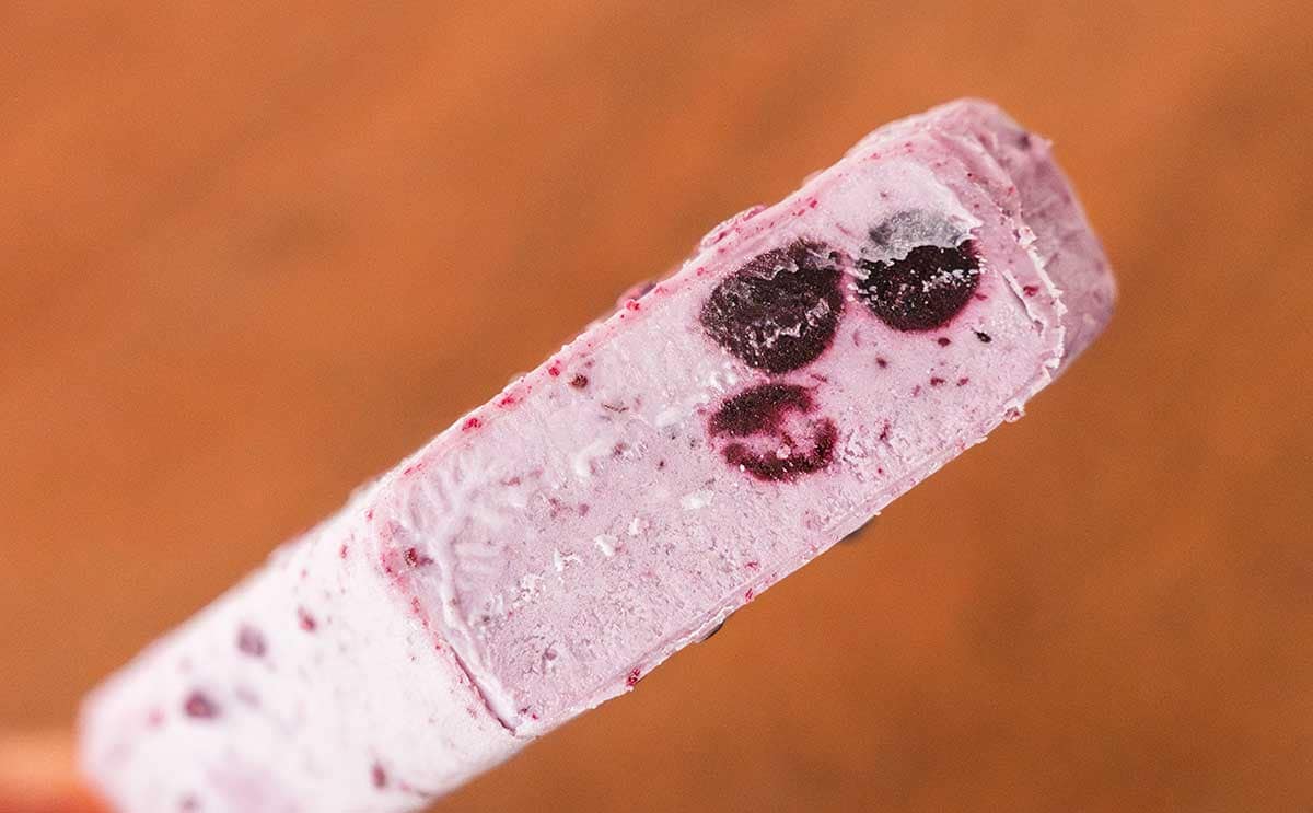 「復活してて大喜び」「うますぎん?」【セブン】紫アイスが本当においしい