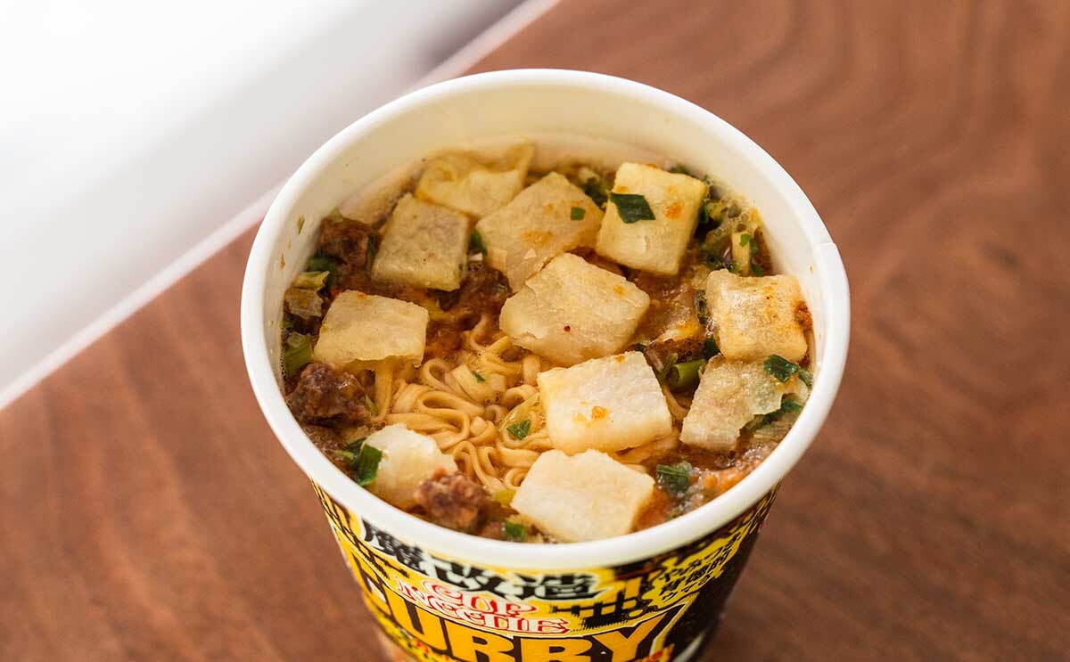「食欲そそるわ」「米必須だね」話題の【カップヌードル】はお湯を注ぐ前からいい香り