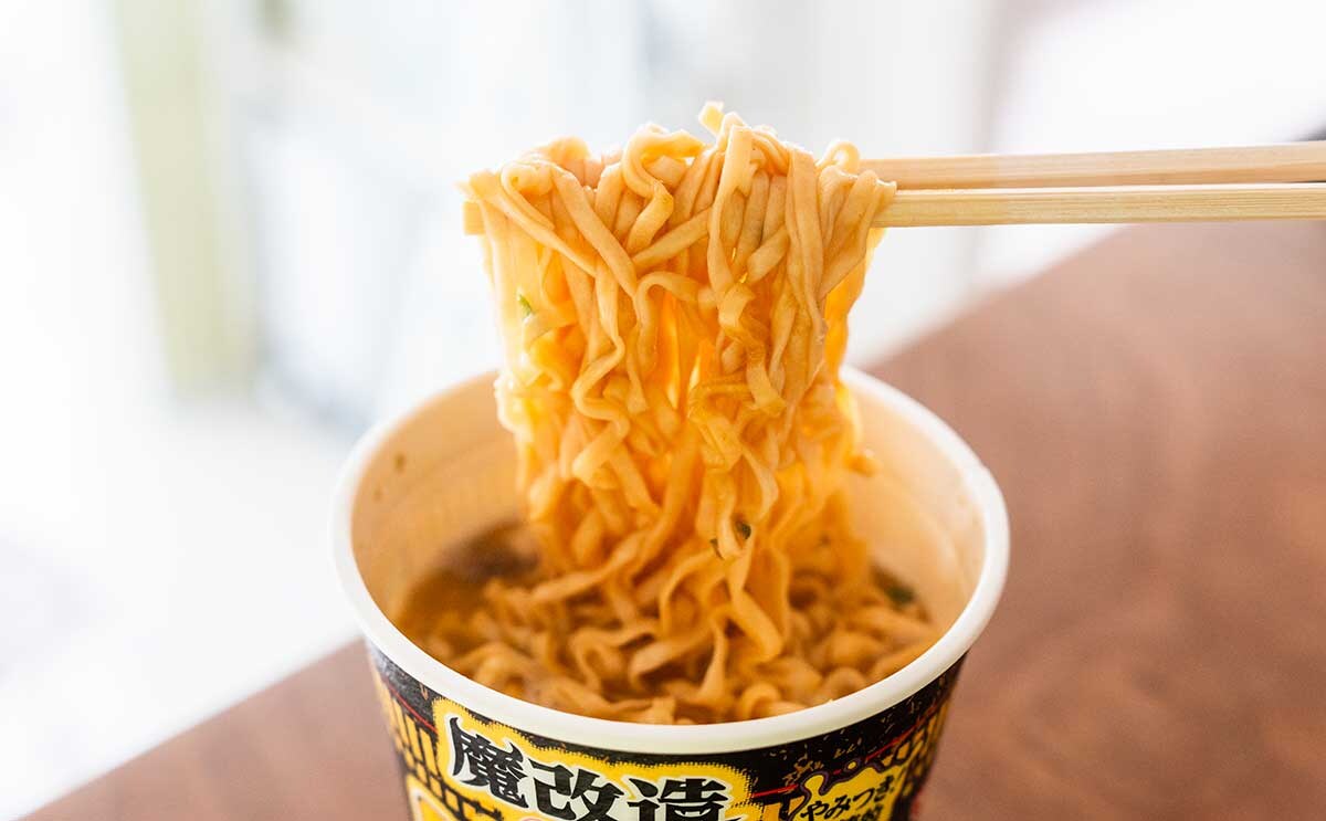 「食欲そそるわ」「米必須だね」話題の【カップヌードル】はお湯を注ぐ前からいい香り
