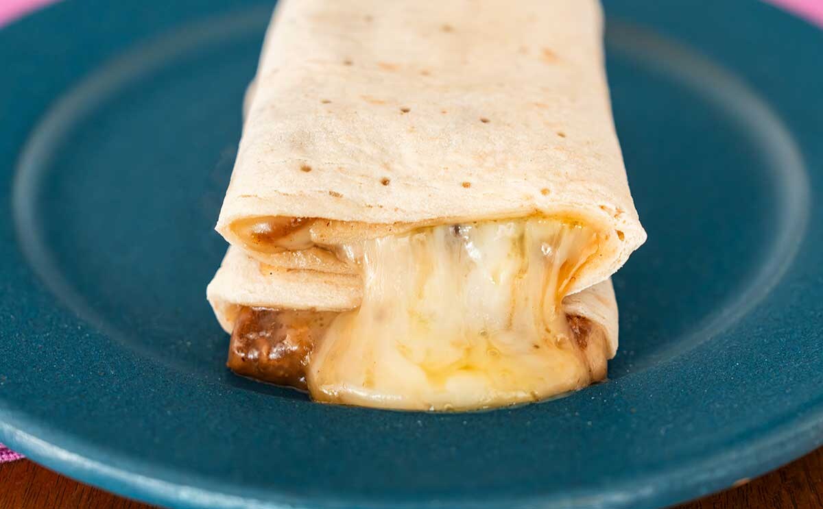 【セブン】甘辛肉とチーズの新作ブリトーに「1番好き」「これはアリ」の声