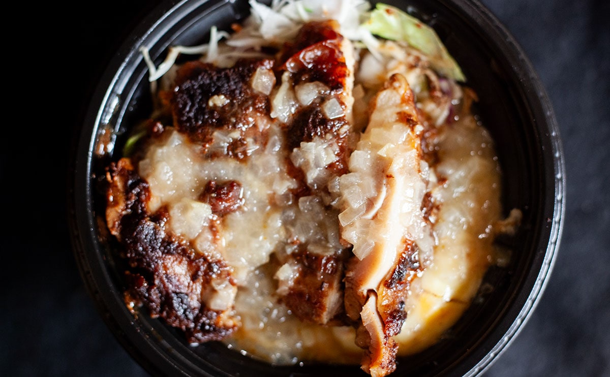 「ごはんが進む」「美味すぎ」ジャマイカの定番グルメを【松屋】が再現!