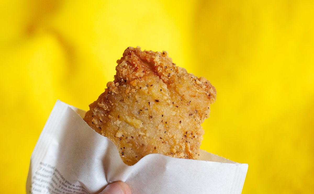 「ダントツで美味い」「キマる」絶賛されている【セブン】の『ホットスナック』を食べてみた