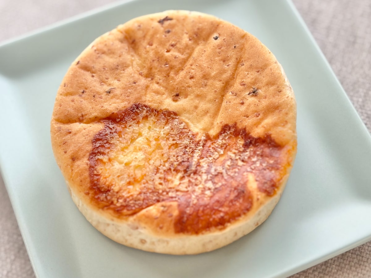 スモーキーな味を堪能！【ローソン】朝食やアウトドアに合う惣菜パン