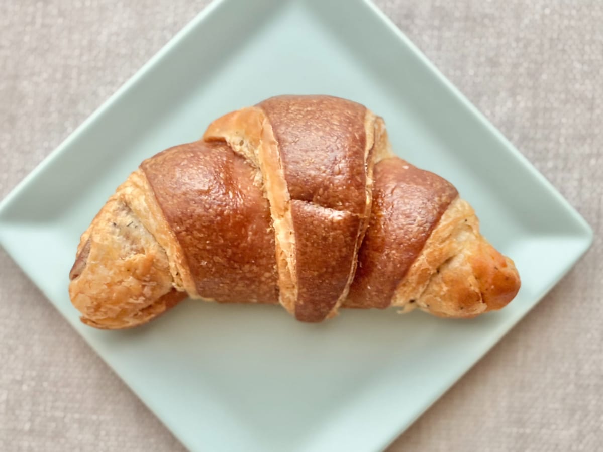 「とんでもなく美味しい」【ファミマ】有名シェフ監修のパンは本格派の味