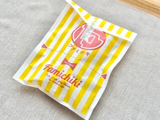 「コンビニチキンの中で1位」「うますぎてビビる」【ファミマ】の限定品