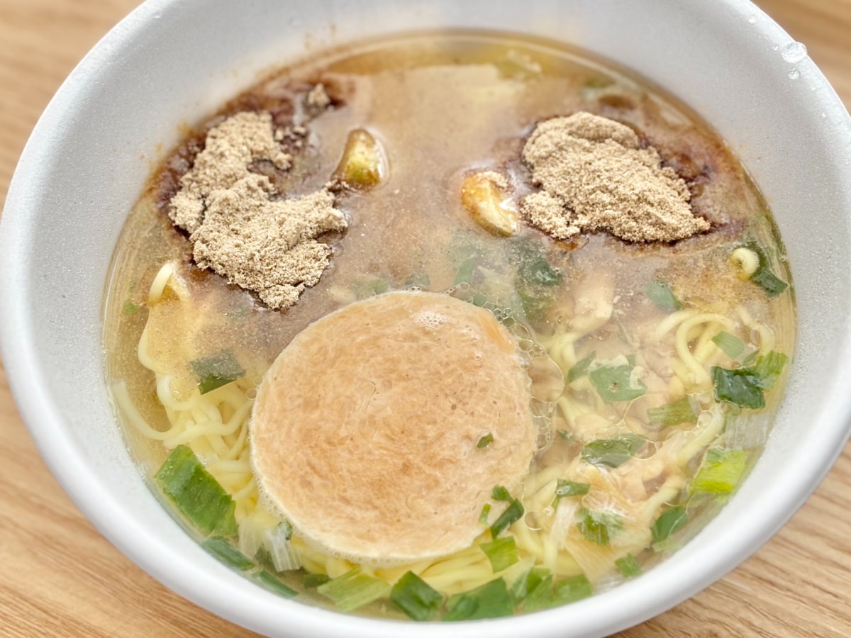 とろっと濃厚スープにハマる!【ローソン】名店監修のカップ麺を実食