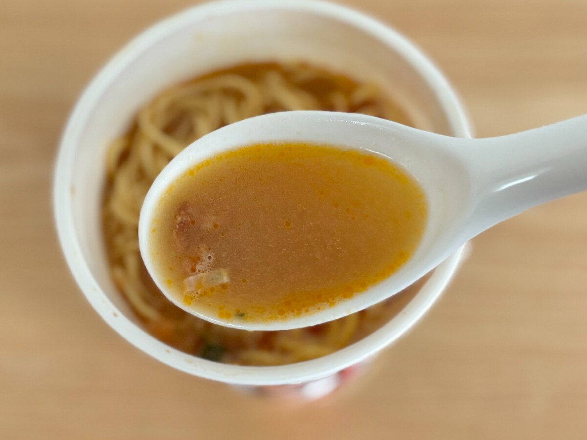 濃厚なえびの旨みが絶品！【ローソン】の名店監修カップ麺はリピ確の味