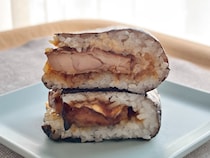 タレたっぷりのチキンが食欲をそそる！【ファミマ】のおむすびを実食