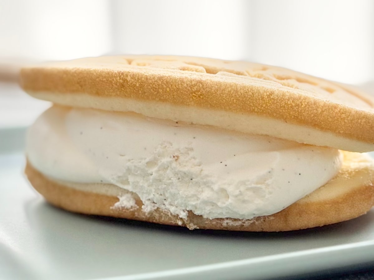 ふわっふわの軽さが感動もの！【ファミマ限定】の絶品ワッフルって？