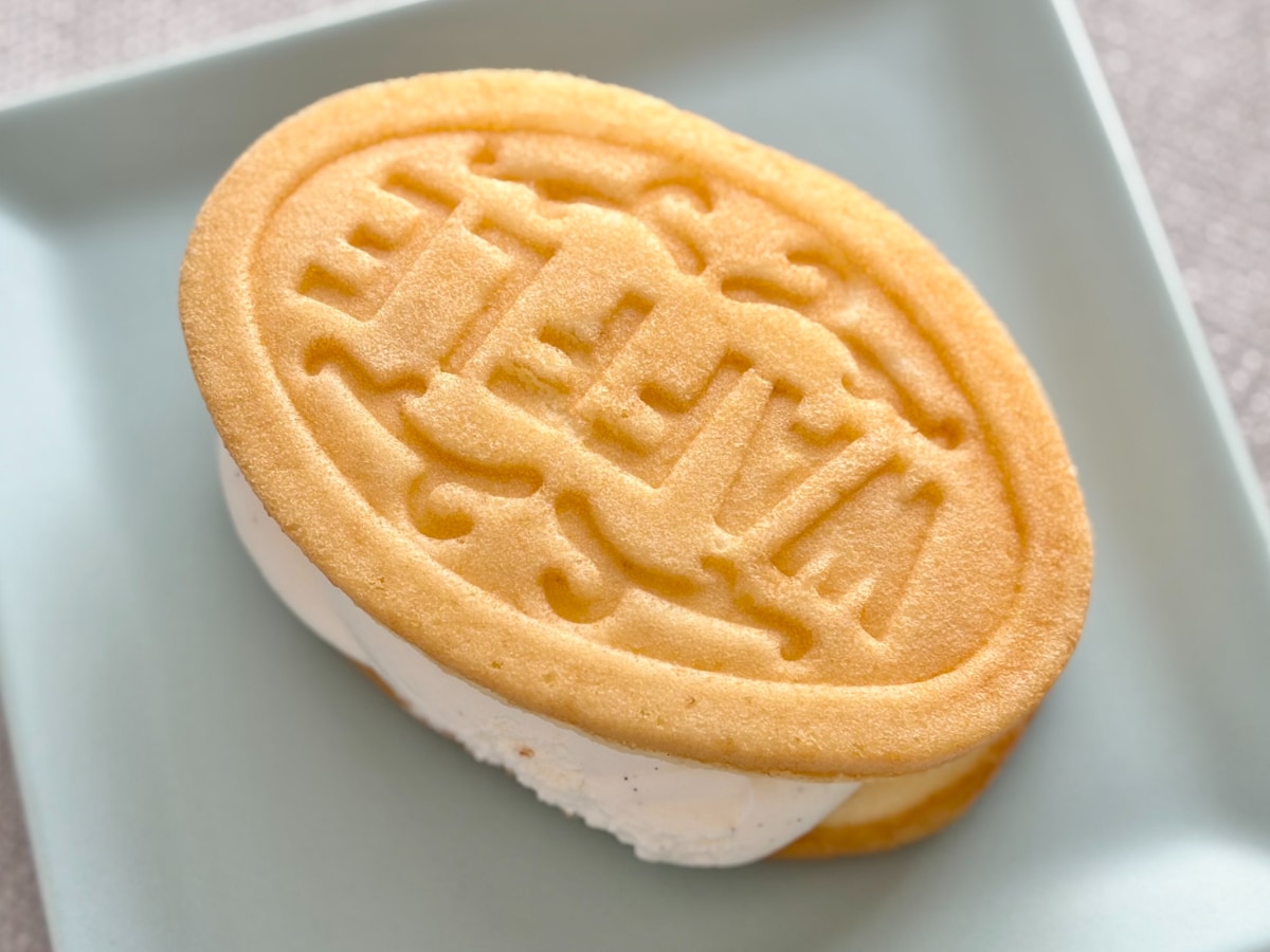 ふわっふわの軽さが感動もの！【ファミマ限定】の絶品ワッフルって？