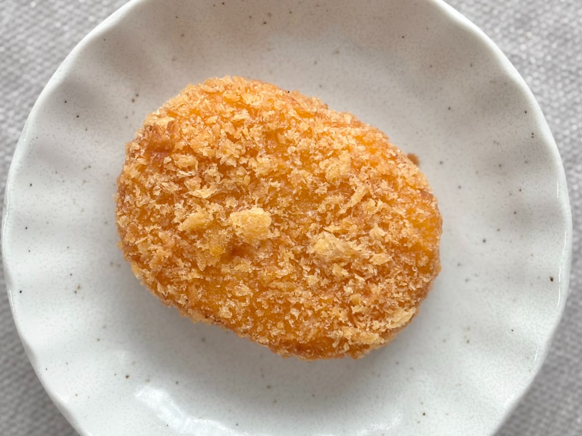 「不思議なほど」あの定番おやつの味!【ローソン】コラボコロッケを実食