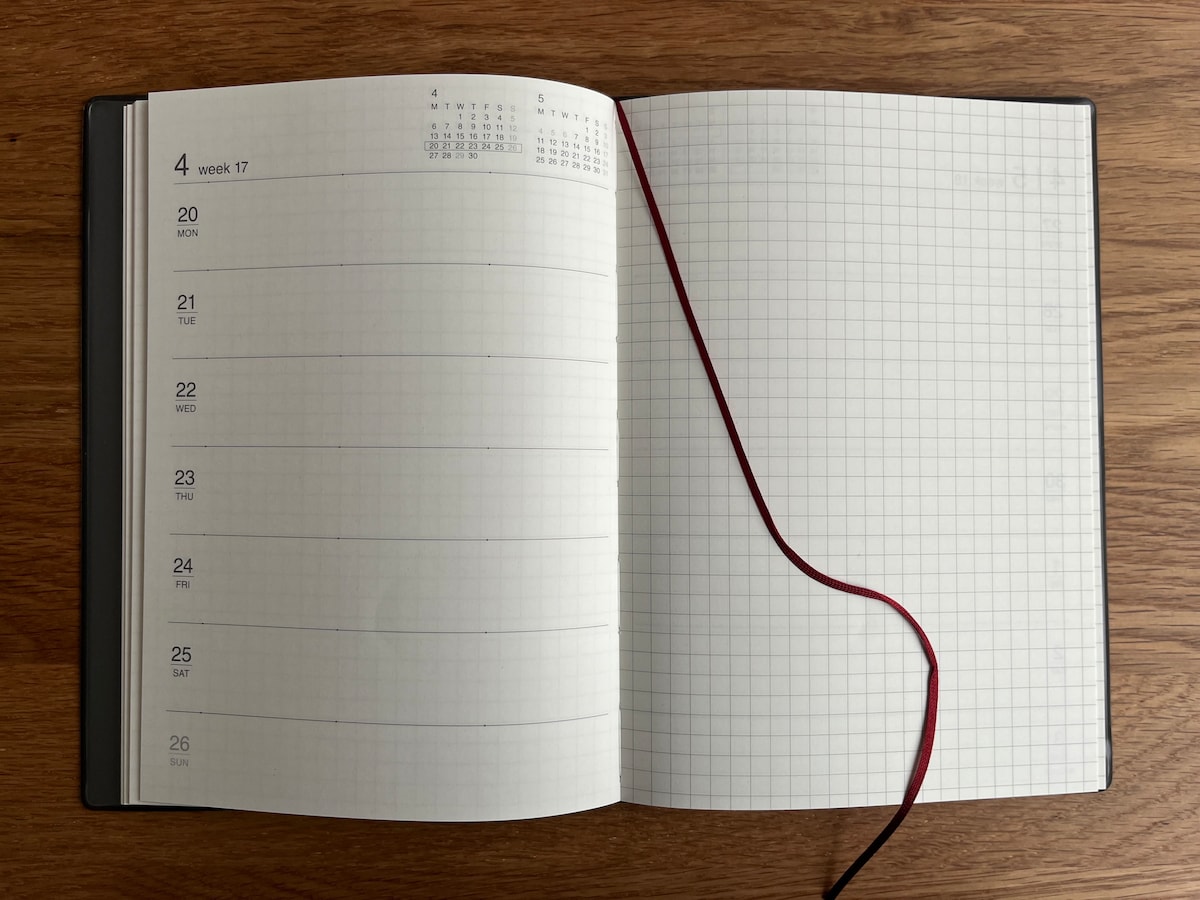 月曜始まりマンスリー/ウィークリースケジュール帳・2025年12月始まり