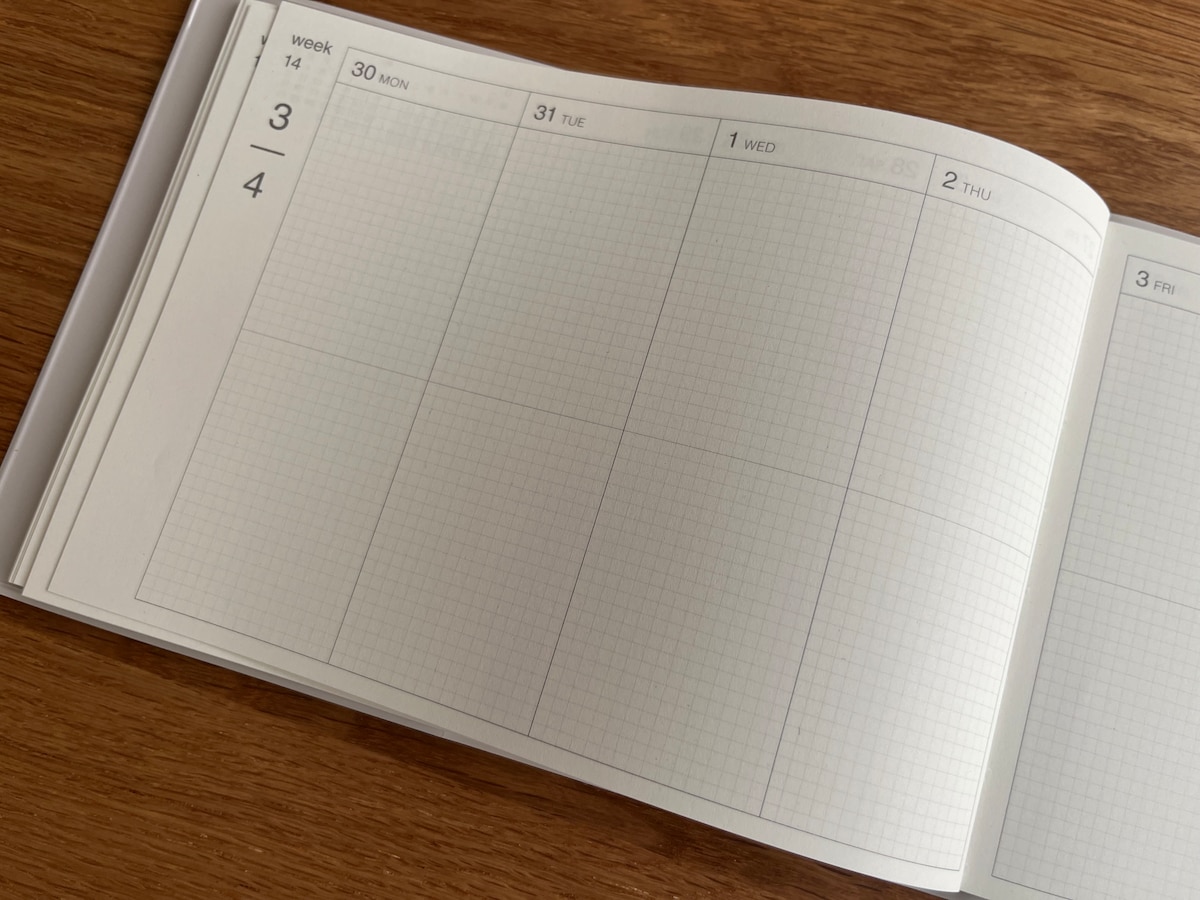 B5ハーフサイズスケジュール帳・マンスリー/ウィークリー・2025年12月始まり