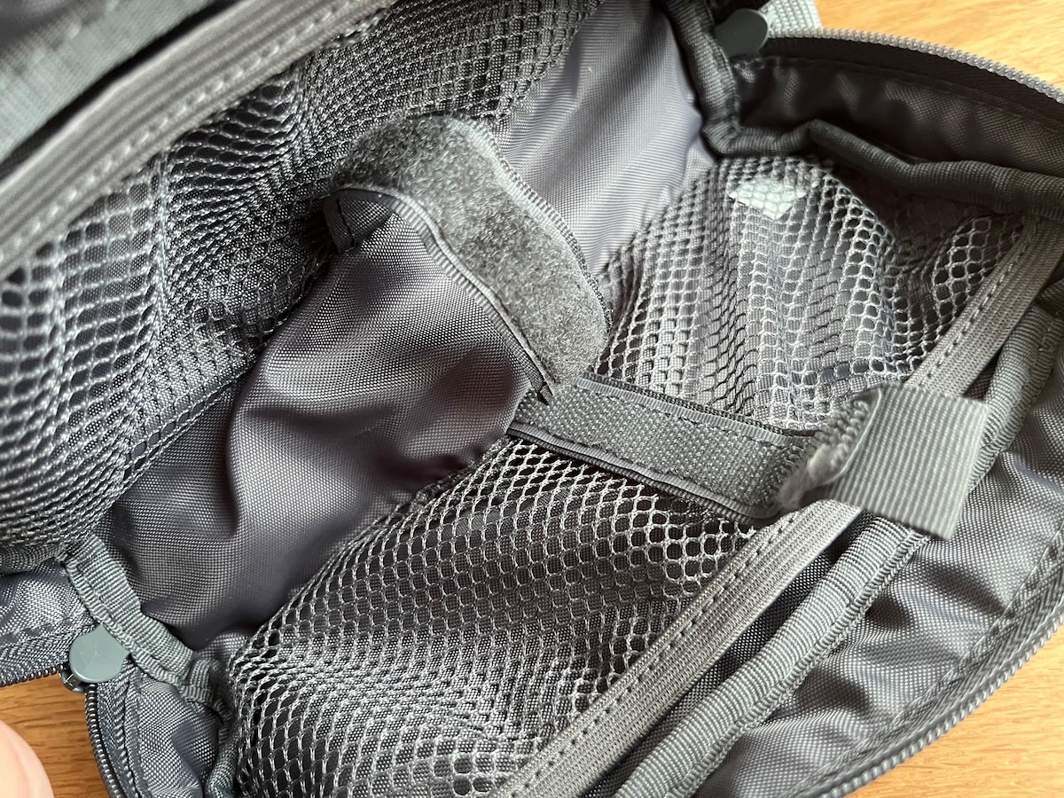 ポリエステルガジェットポーチ