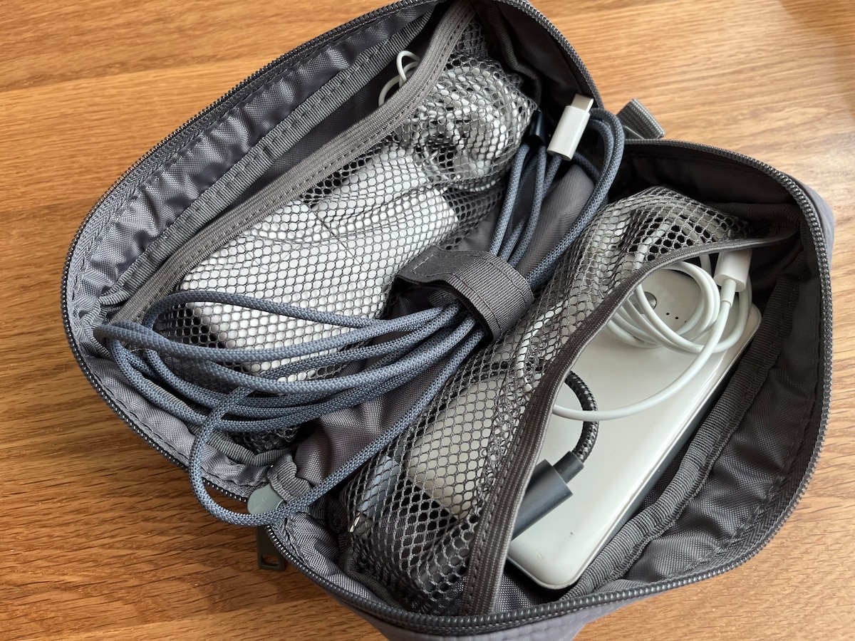 ポリエステルガジェットポーチ