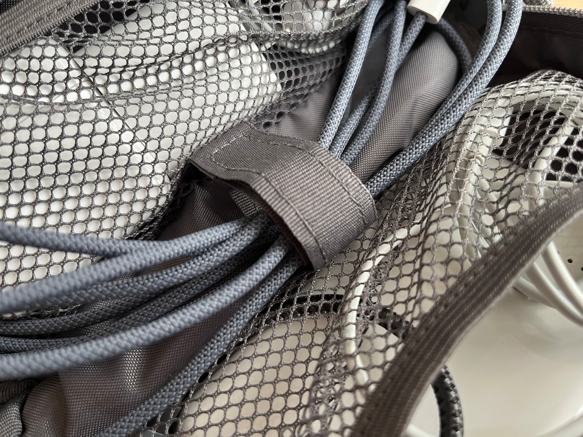 ポリエステルガジェットポーチ