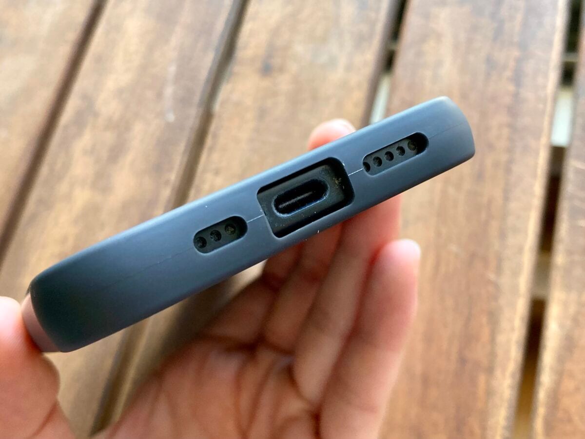 【無印良品】スマホケースがベストバイな理由｜破格の値段と究極のシンプル