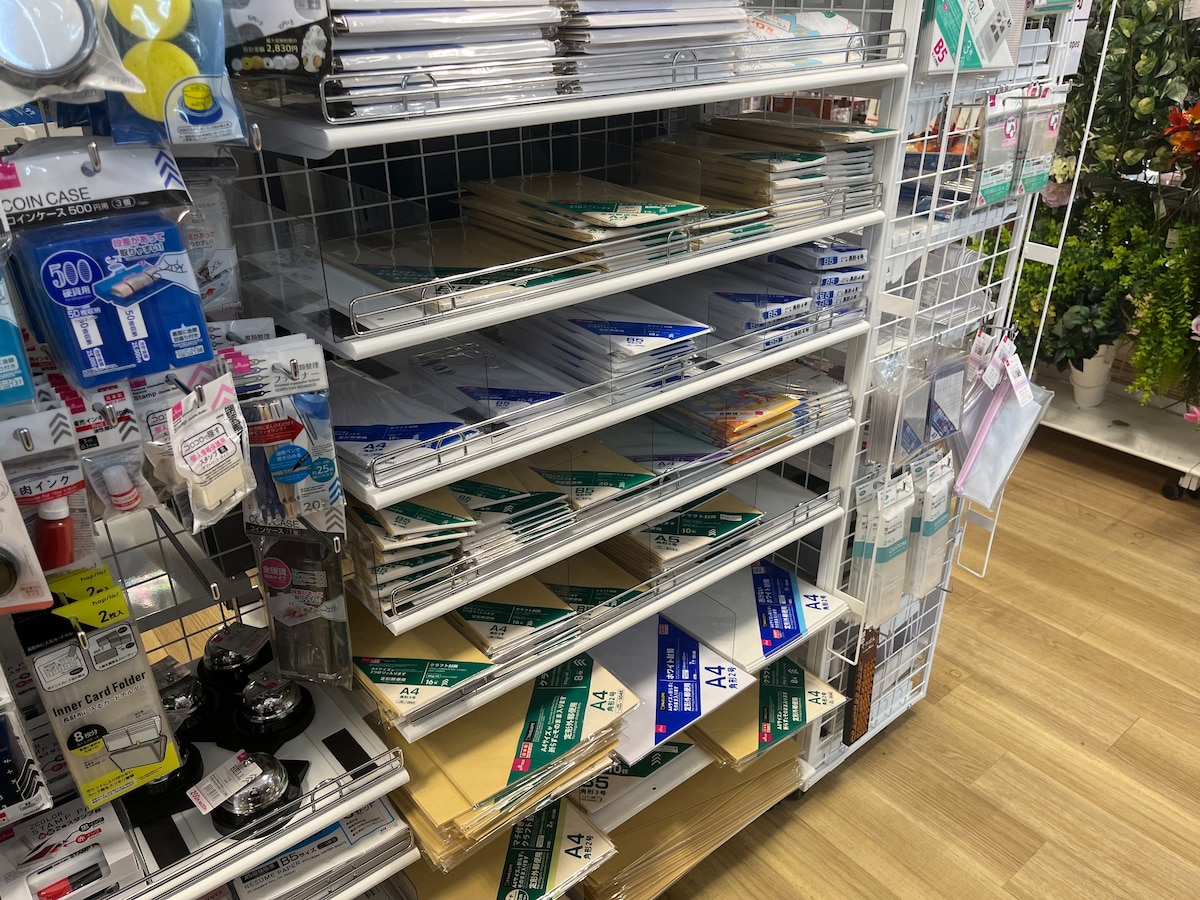 ダイソーの封筒の売り場はどこ？