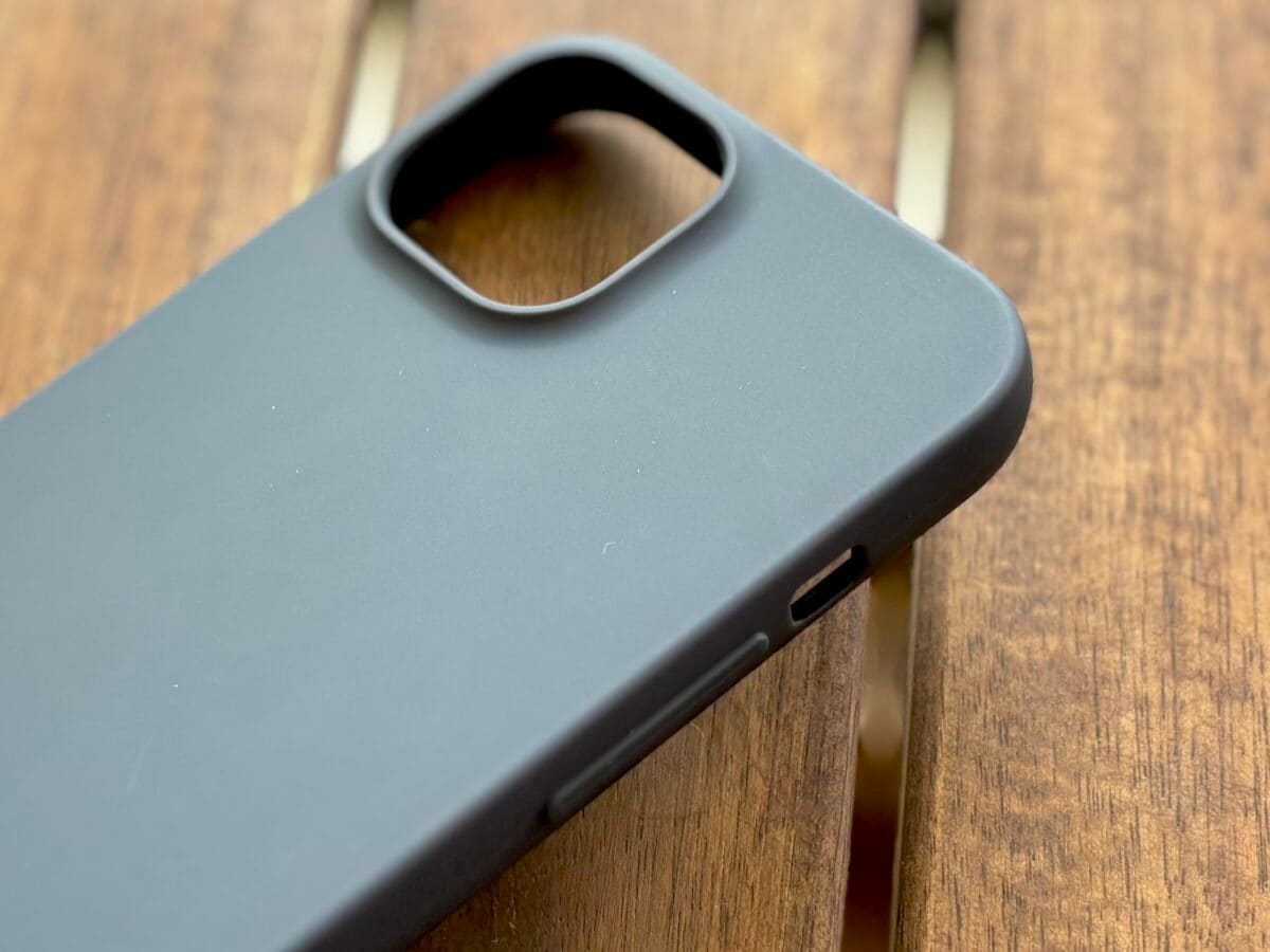 【無印良品】スマホケースがベストバイな理由｜破格の値段と究極のシンプル