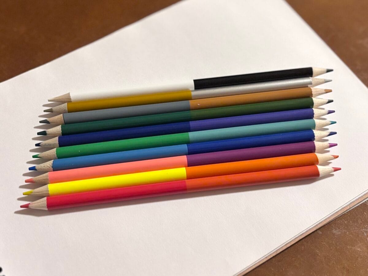 ダイソーの色鉛筆は発色悪い? 描き心地を徹底調査! おすすめ商品も紹介