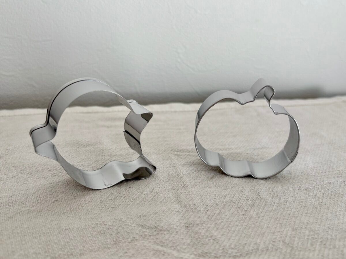 【2025年最新】ダイソーのハロウィングッズ大特集！ 仮装もお菓子もプチプラで可愛く♡