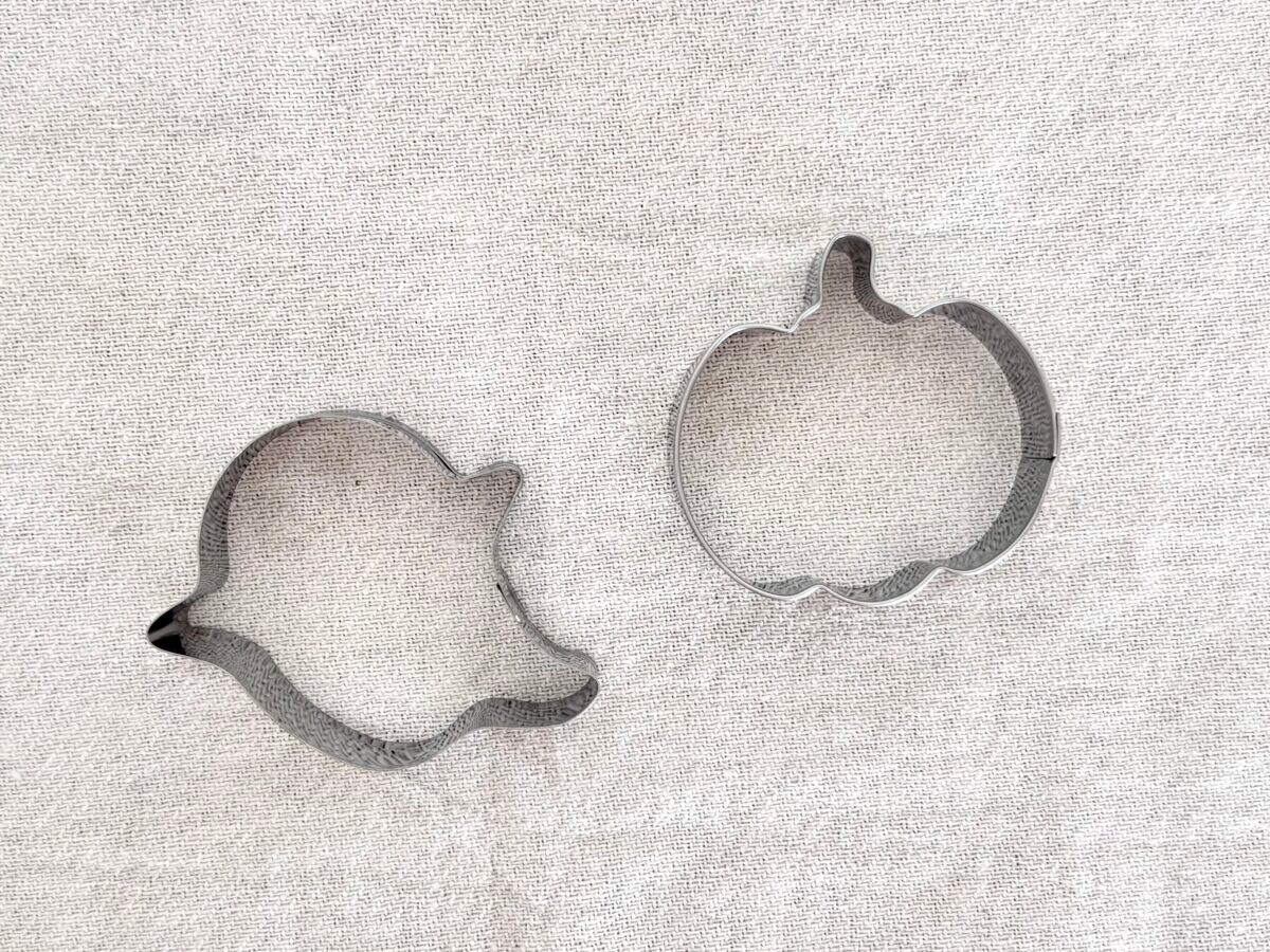 【2025年最新】ダイソーのハロウィングッズ大特集！ 仮装もお菓子もプチプラで可愛く♡