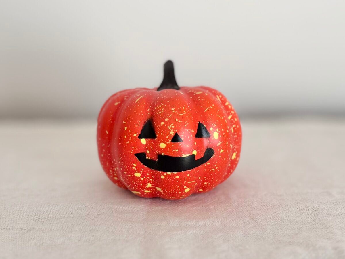 【2025年最新】ダイソーのハロウィングッズ大特集！ 仮装もお菓子もプチプラで可愛く♡