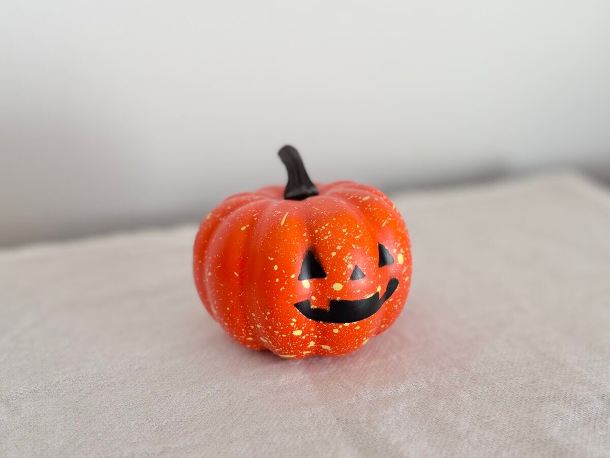 【2025年最新】ダイソーのハロウィングッズ大特集！ 仮装もお菓子もプチプラで可愛く♡