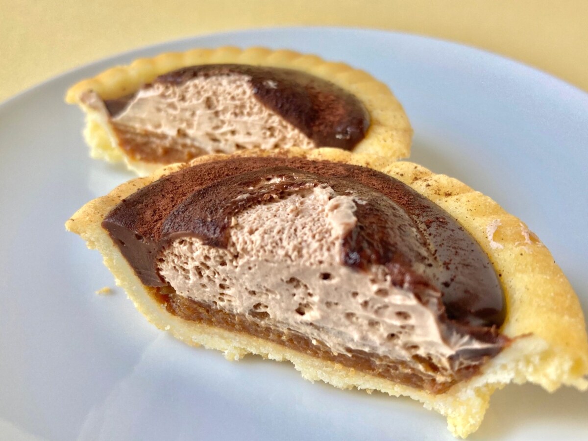 キャラメルソースの存在感が抜群！！【ファミマ】上品な味わいの新作タルト