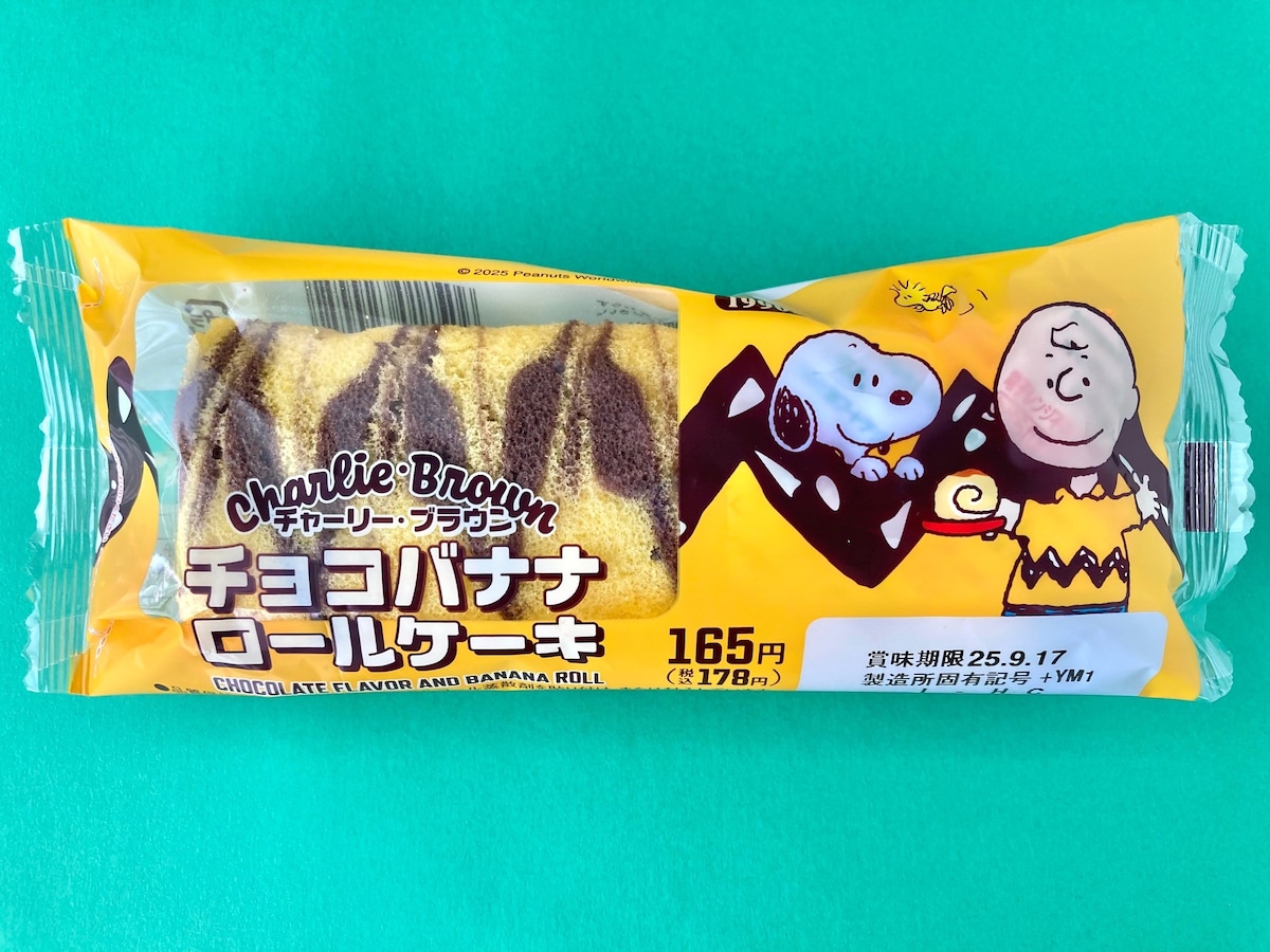 美味しい!!結構売り切れてる?【ファミマ】チャーリー・ブラウン柄のロールケーキ