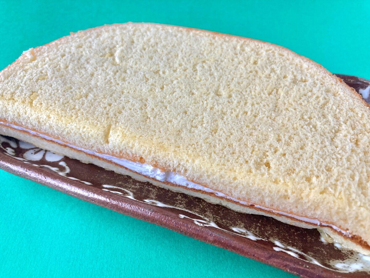「ケーキなの？クレープなの？」【ローソン】ほんのり塩味の菓子パンが良コスパ